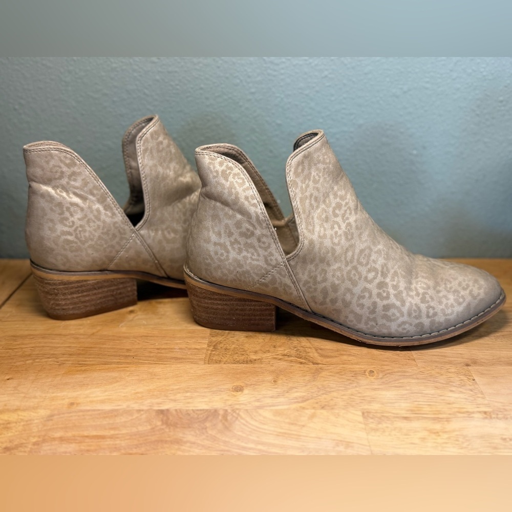 Stylish Leopard Tan Ankle Boots
